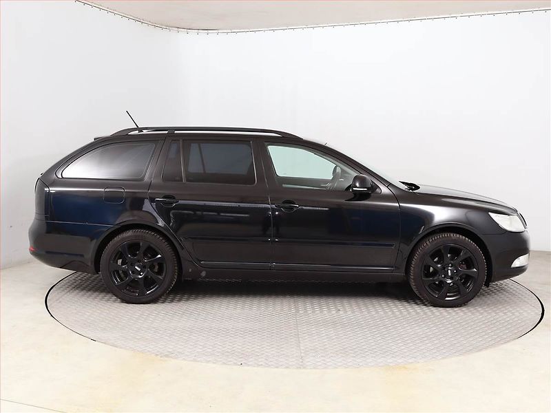 Škoda Octavia (2022) Style 2.0 TDI, ČR,1.maj - fotka 6 z 15