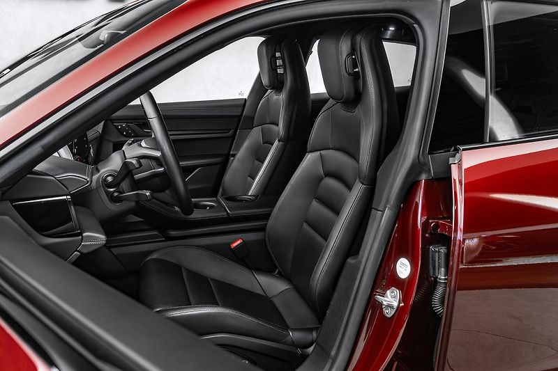 Porsche Taycan 4S Cross Turismo, cherry red - fotka 12 z 24