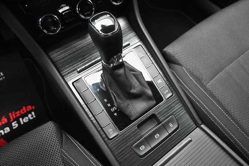 Škoda Superb 2,0 TDI 110 kW DSG Style Záruk - fotka 23 z 33