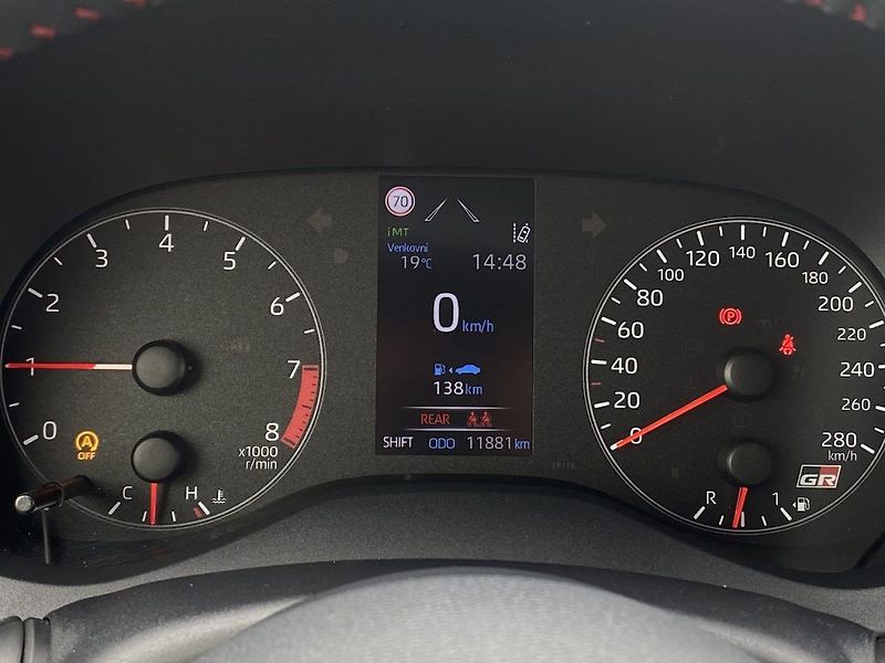 Toyota GR Yaris 1.6iT, Sport, manual, 4x4, DPH - fotka 13 z 29