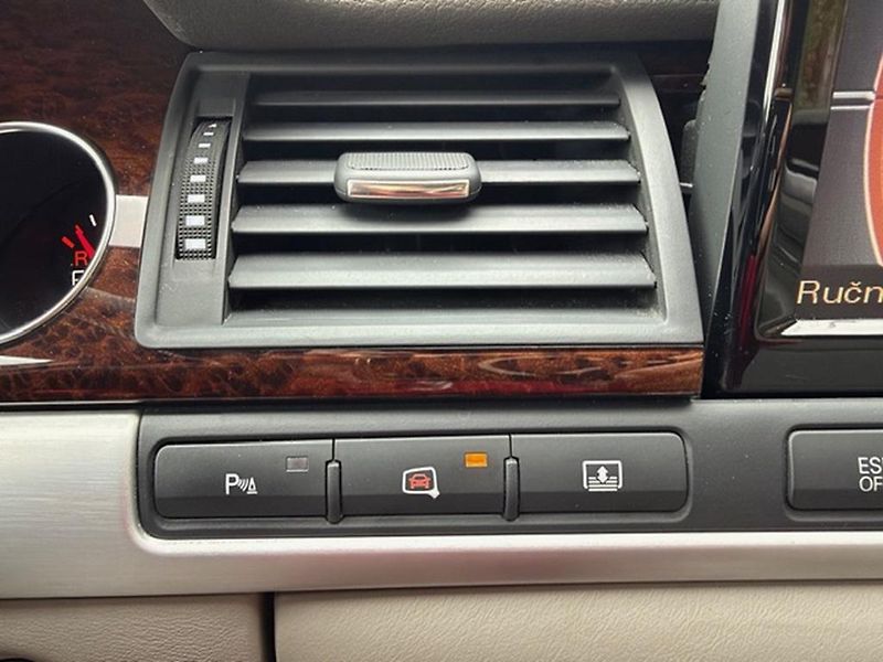 Audi A8 A8 L 4.2 FSI V8, quattro 257kW - fotka 37 z 47