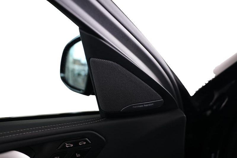 BMW X6 xDrive40d - fotka 28 z 32