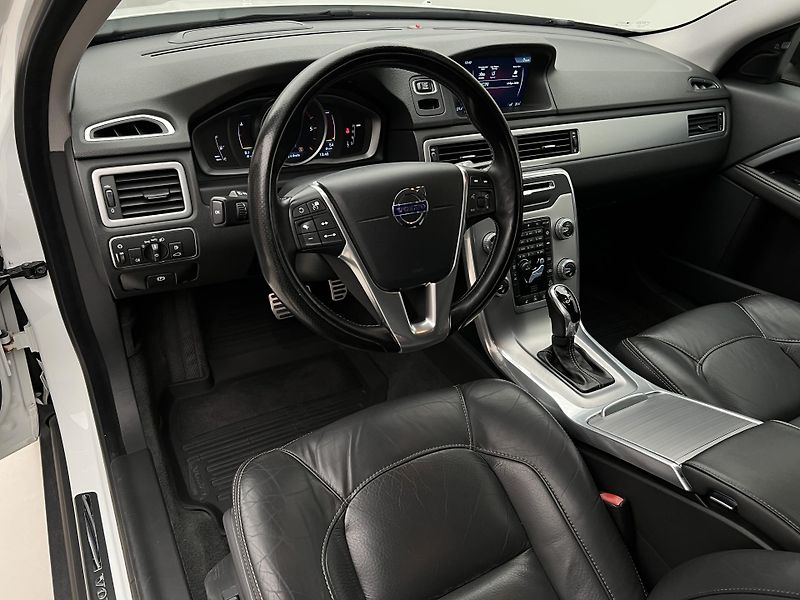 Volvo XC70 D4 SUMMUM AUT  - fotka 3 z 40