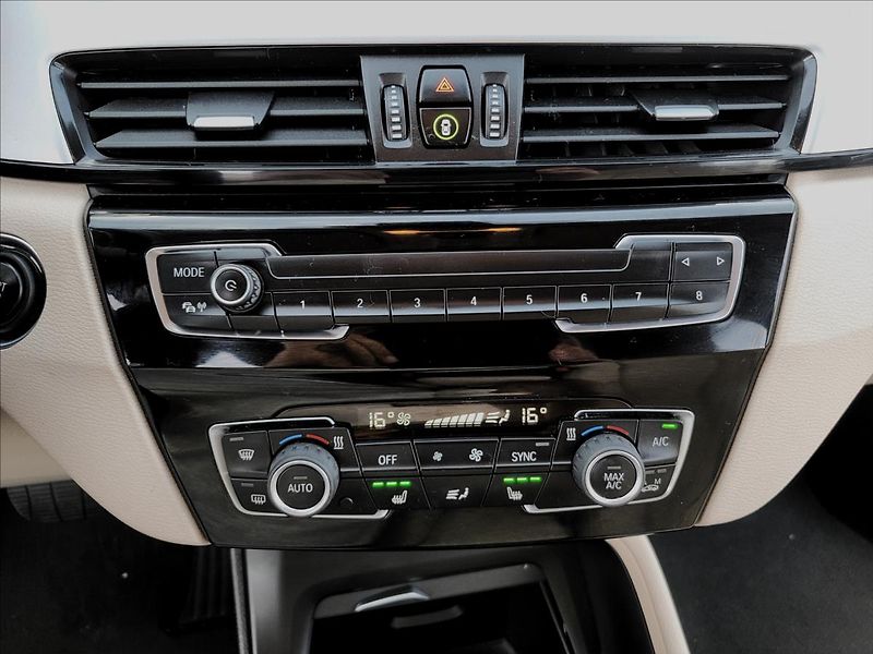 BMW X1 X-drive25e,4x4,M-sport,led - fotka 35 z 50