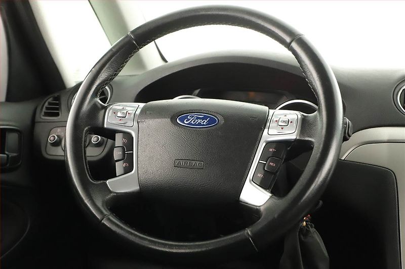 Ford Galaxy (2011) 2.0 TDCi, Automat, 7 míst - fotka 16 z 17