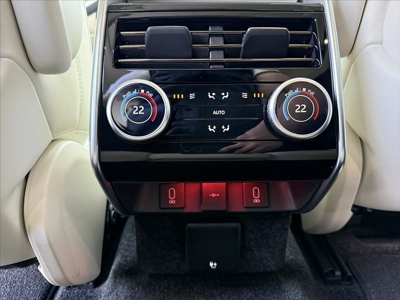Land Rover Range Rover (2026) 4,4 AUTOBIOGRAPHY P530 - fotka 34 z 38
