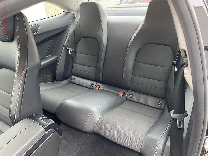 Mercedes-Benz Třídy C (2014) 1.6i C180, Klima - fotka 11 z 17