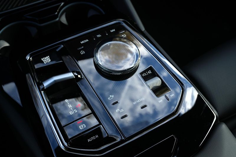 BMW Řada 5 540d, B&W, Ventilace, Webasto - fotka 21 z 40