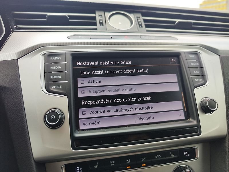 Volkswagen Passat 2.0 TDi/110kW Comfortline DSG - fotka 20 z 32