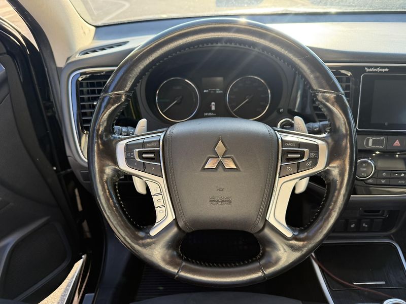 Mitsubishi Outlander (2017) - fotka 23 z 37