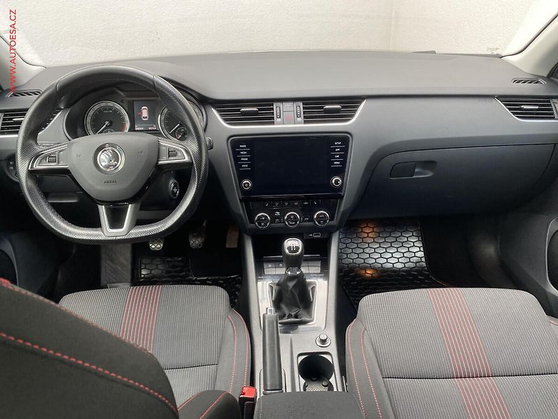 Škoda Octavia (2019) 1.6 TDi, ČR, Style, LED - fotka 8 z 18
