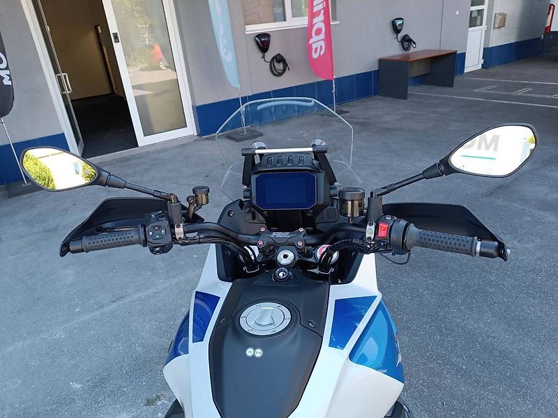 Moto Guzzi V 100 Stelvio (2026) Stelvio V100 Duecento Tributo - fotka 11 z 15
