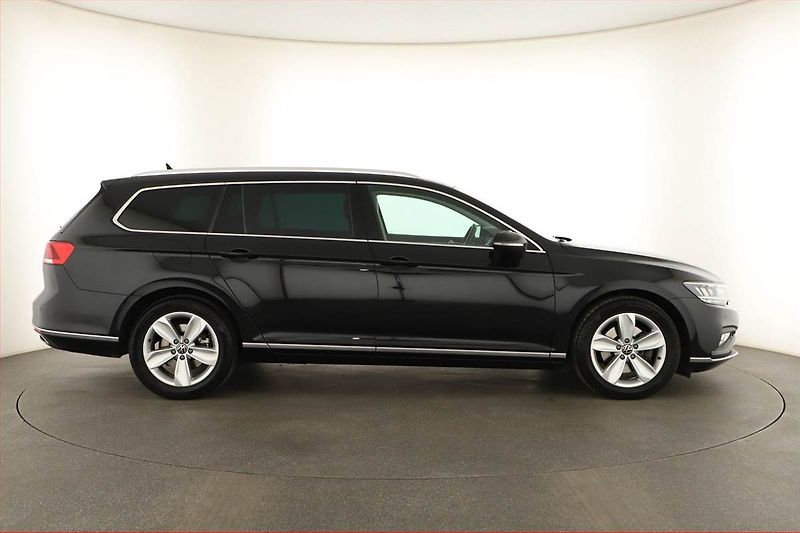Volkswagen Passat (2022) 2.0 TDI - fotka 6 z 20