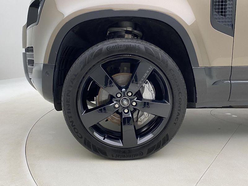 Land Rover Defender 110 D300 X-DYNAMIC HSE AWD CZ - fotka 37 z 54