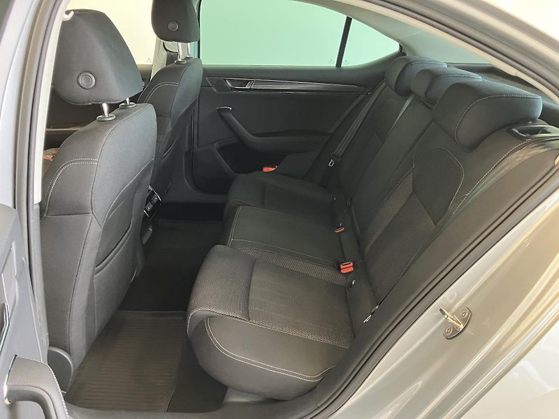 Škoda Superb  2.0 TDI 110kW Style DSG AT7 - fotka 10 z 38
