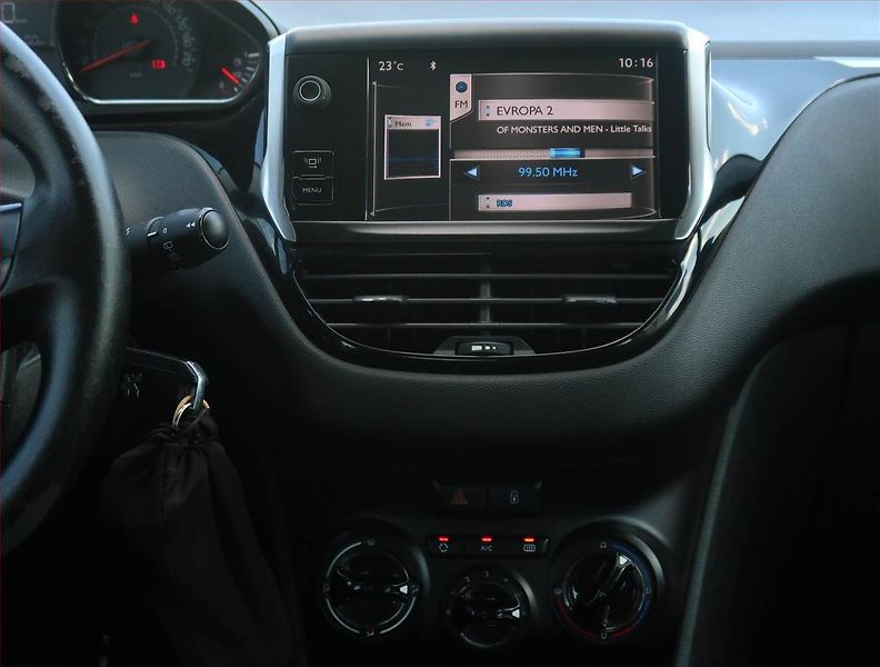 Peugeot 208 (2012) 1.4 HDI, po STK, zamluveno - fotka 12 z 16