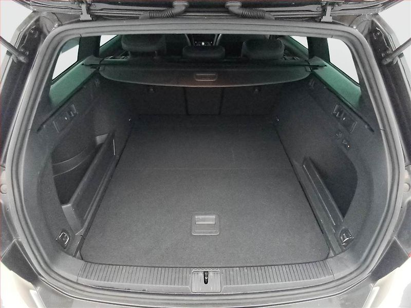 Volkswagen Passat (2018) 2.0 TDI, Automat, Serv.kniha - fotka 14 z 19