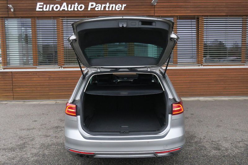 Volkswagen Passat (2017) 2.0TDI 140kW 4MOT DSG Highline - fotka 45 z 49