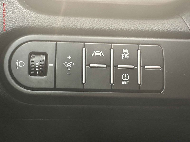 Kia Ceed (2023) 1.5i, 1.maj,ČR, AC, tempo - fotka 12 z 20