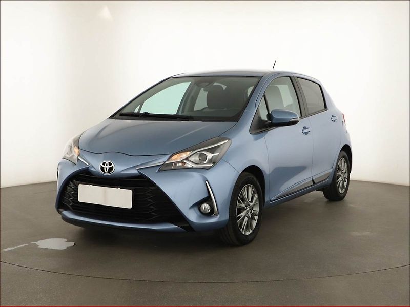 Toyota Yaris (2017) 1.5 Dual VVT-i, ČR,1.maj - fotka 2 z 13