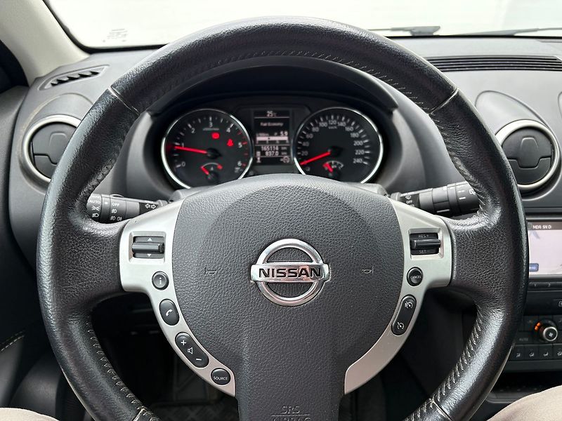 Nissan Qashqai 1.6dCi, 96kW, 4x4, Kamera 1Maj - fotka 8 z 27