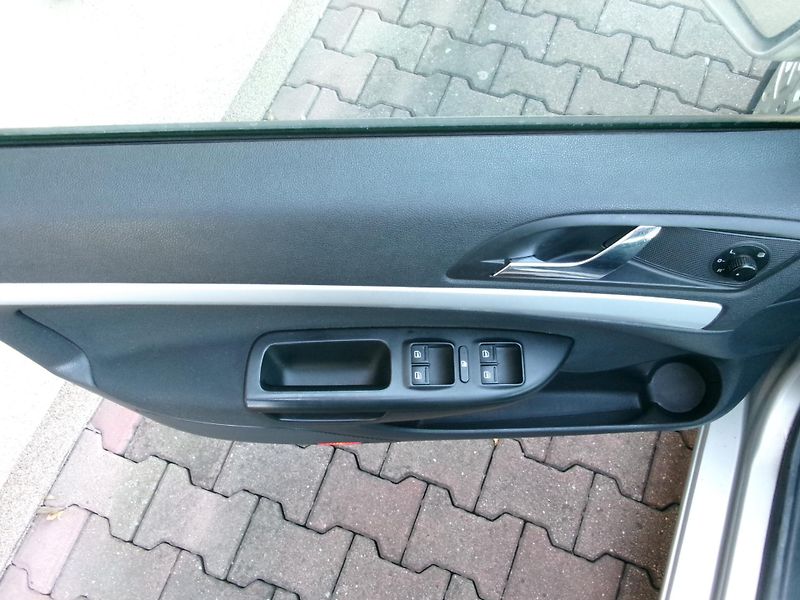 Škoda Octavia (2010) 2,0TDI 8V KLIMA VÝHŘEV TAŽNÉ - fotka 18 z 24
