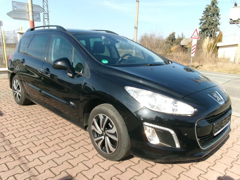 Peugeot 308 (2013) SW 2,0HDI NAVI AC BT TEMP - fotka 8 z 28