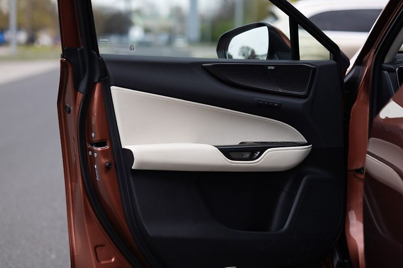 Lexus NX 450h plus 450H 2.5 PHEV LUXURY - fotka 11 z 29
