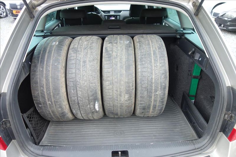 Škoda Octavia 1,6 TDi,ČR,SERV.KN.,STYLE,4x4. - fotka 14 z 32