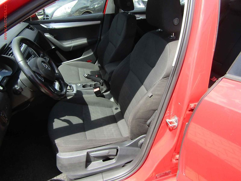 Škoda Octavia (2013) 1.6TDi 4x4, Elegance - fotka 9 z 19