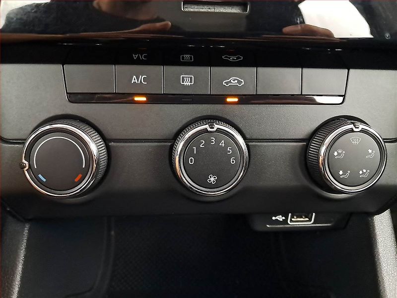 Škoda Octavia (2019) Ambition 1.6 TDI, Tempomat - fotka 13 z 17