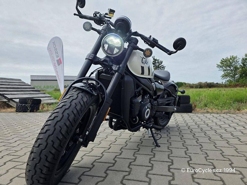 CFMOTO (2025) 450 CL-C Bobber - fotka 4 z 11