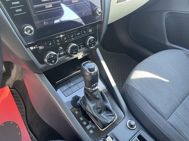 Škoda Octavia 2.0TDi DSG STYLE-Navi-DPH-ČR ! - fotka 16 z 38