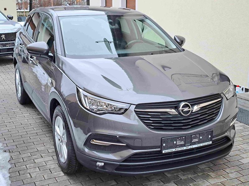 Opel Grandland X (2020) 1,2 PT EAT8 LED - fotka 2 z 18