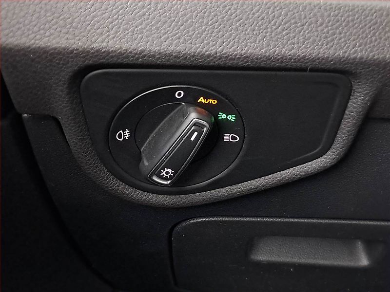 Volkswagen Touran (2023) 1.5 TSI - fotka 18 z 18