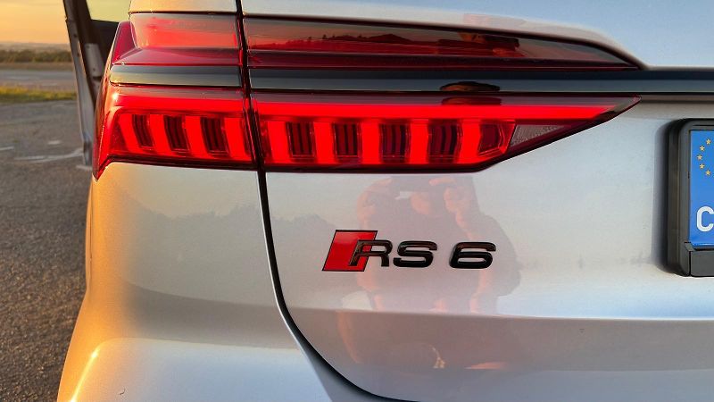 Audi RS 6 AVANT 4.0 TFSi 441 kW - fotka 11 z 12