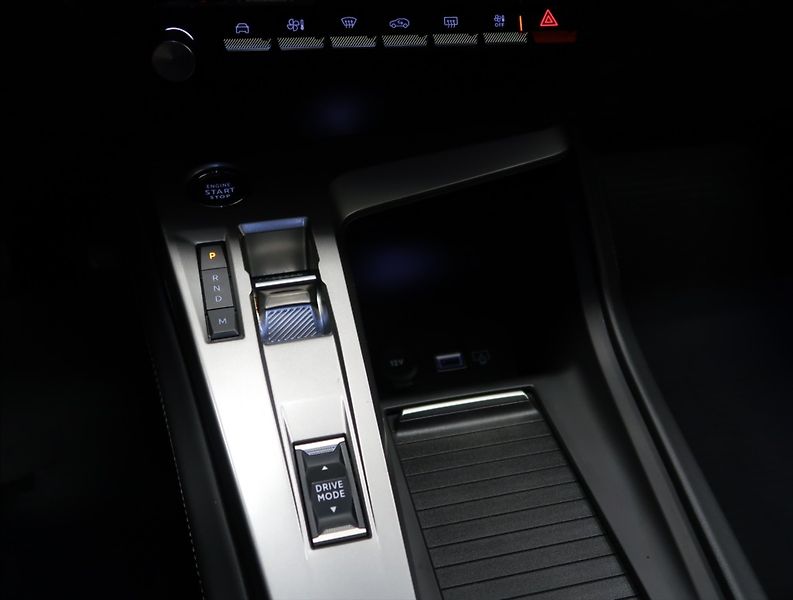 Peugeot 308 1,2 PT AT ALLURE NAVI KAMERA - fotka 27 z 42