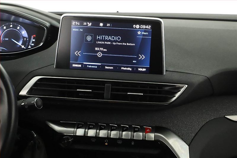 Peugeot 5008 (2019) PureTech 130 - fotka 9 z 15