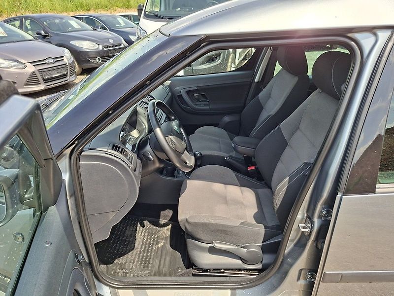 Škoda Roomster 1,2 TSI 63kW M5 2.MAJ - fotka 12 z 23