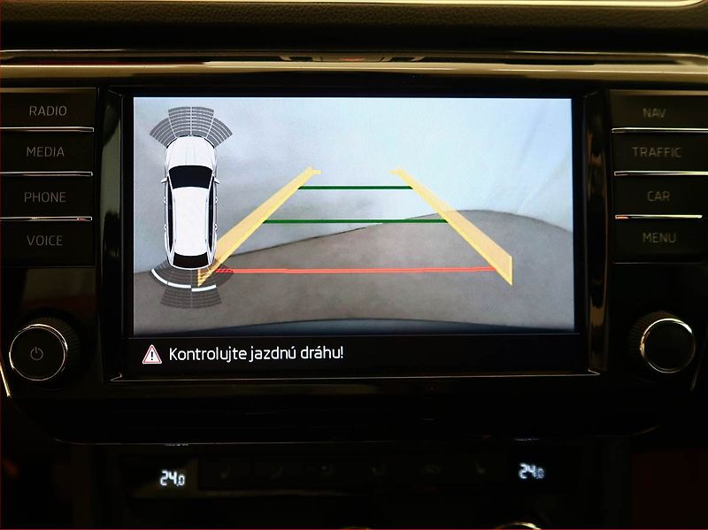 Škoda Superb (2017) Style 1.6 TDI, Navi, Bi-Xenony - fotka 17 z 18