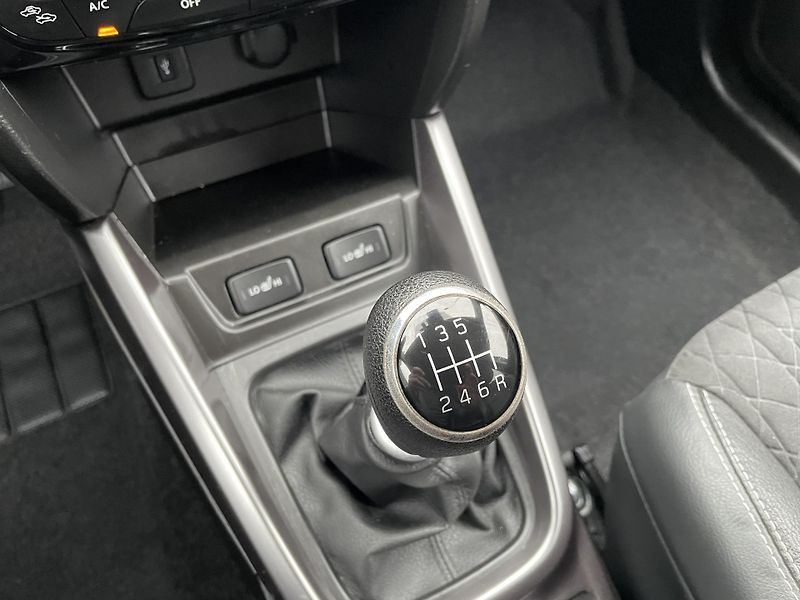 Suzuki Vitara (2020) 1.4 BoosterJet 103 kW LIMITED - fotka 24 z 33