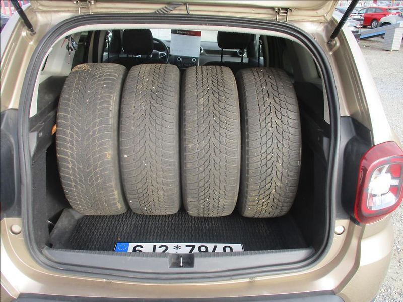 Dacia Duster 1,6 i 16v, klima,serv.historie - fotka 9 z 46
