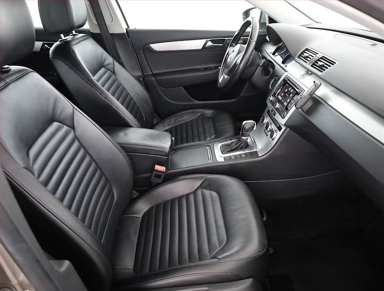 Volkswagen Passat (2013) Highline 2.0 TDI, Automat - fotka 7 z 14