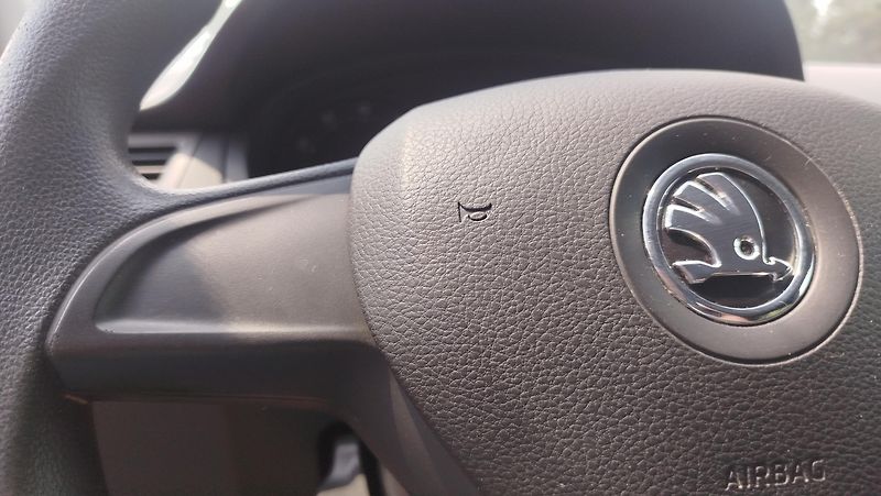 Škoda Rapid (2014) 1.2 TSi  top stav  - fotka 14 z 27