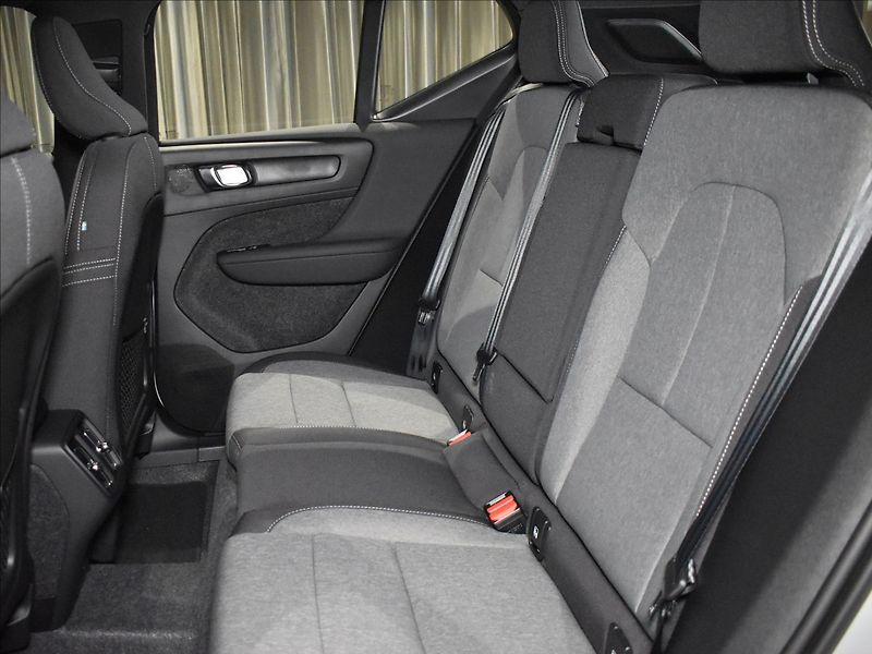 Volvo XC40 (2026) 2,0 B3  Core - fotka 12 z 24
