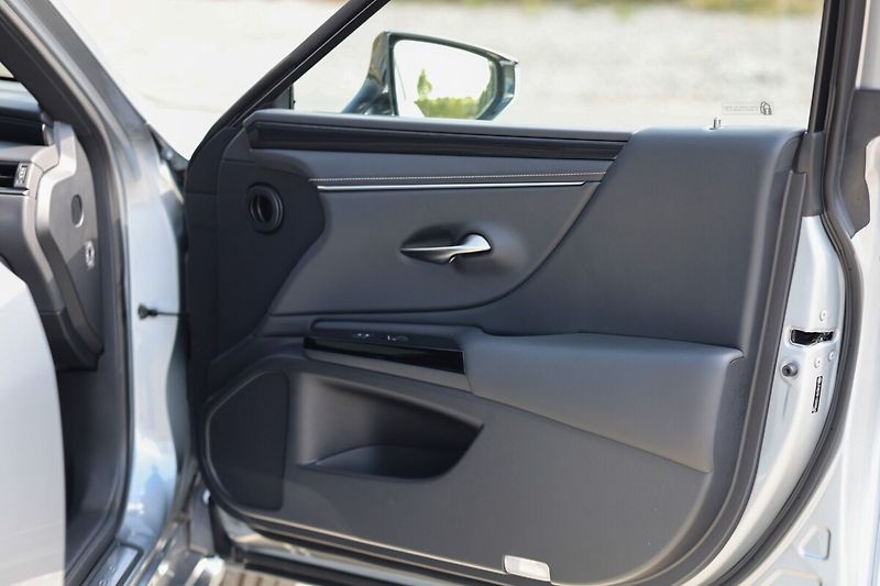 Lexus ES 300h 300H 2,5 HEV BUSINESS EDITION - fotka 10 z 25