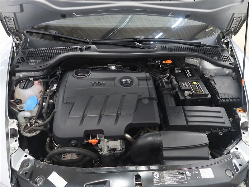 Škoda Octavia 2,0 TDI CR RS nezávislé topení - fotka 9 z 29