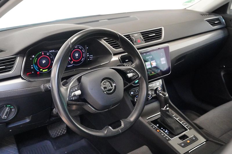 Škoda Superb - fotka 15 z 30