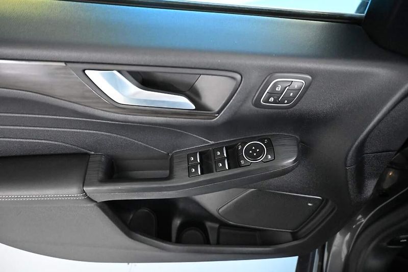 Ford Kuga (2022) 2.5 VIGNALE LED ACC VIRTUAL BO - fotka 15 z 45
