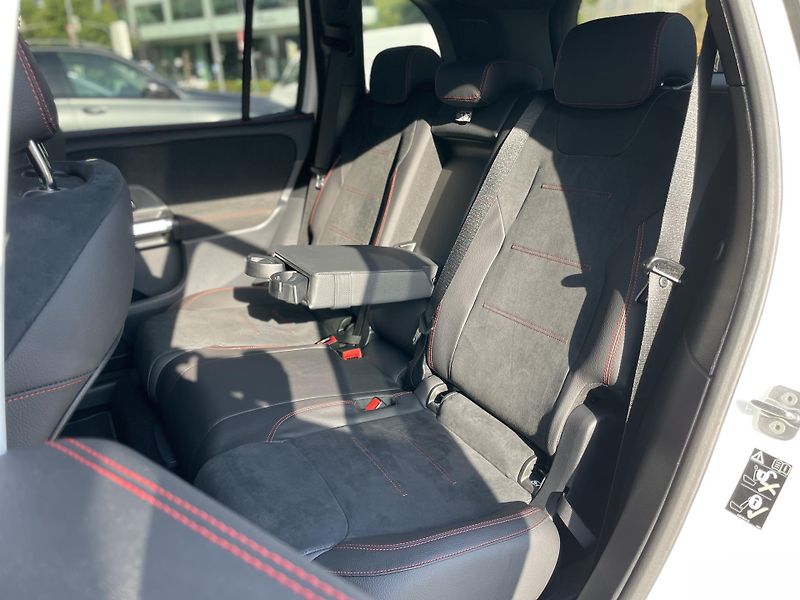 Mercedes-Benz GLB 200d 4Matic - fotka 17 z 32